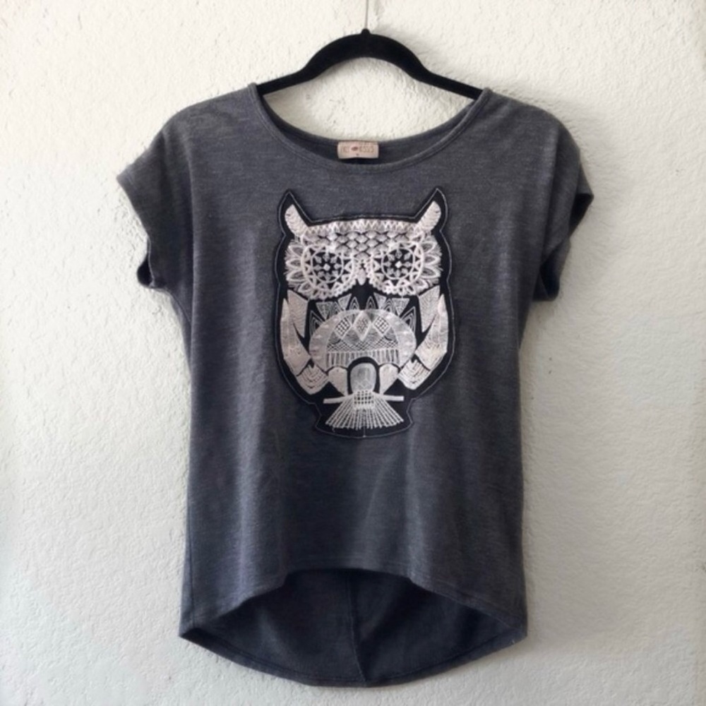 Grey Short Sleeve Top with Lace Owl Graphic Women‘s Medium